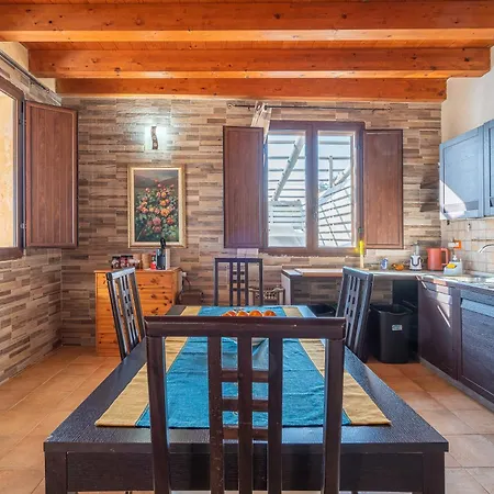 Marta Maria Con Giardino