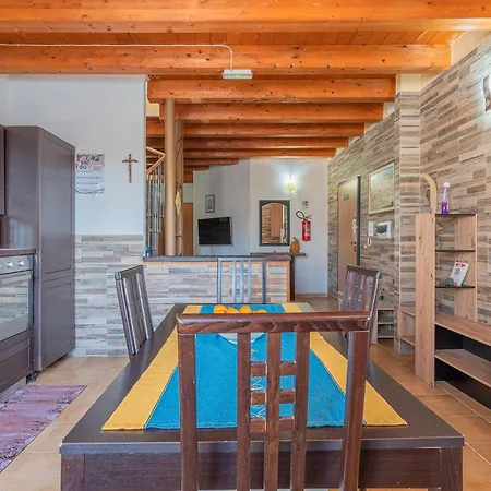 Marta Maria Con Giardino Syracuse